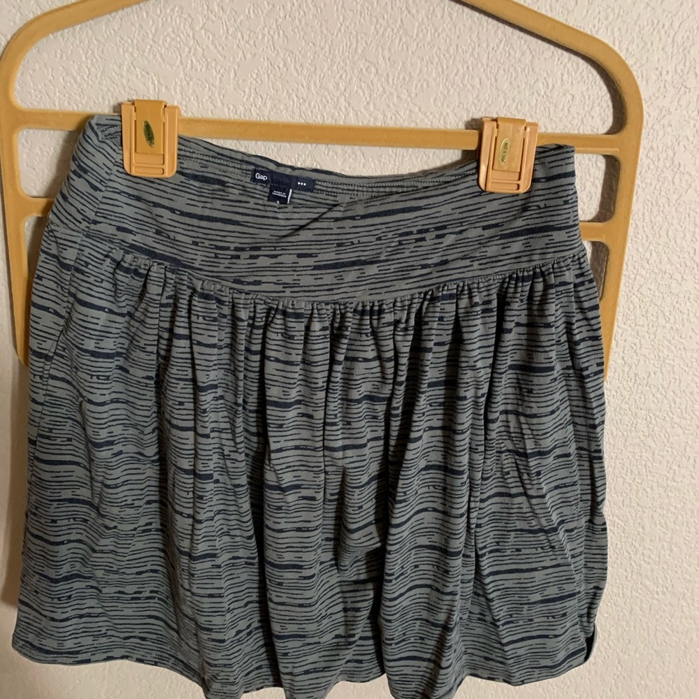 Gap skirt